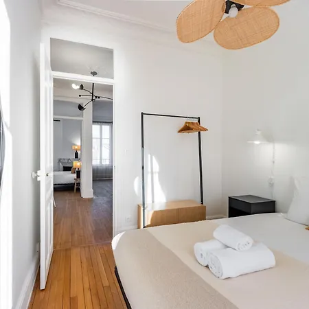 Le De Medreville * *