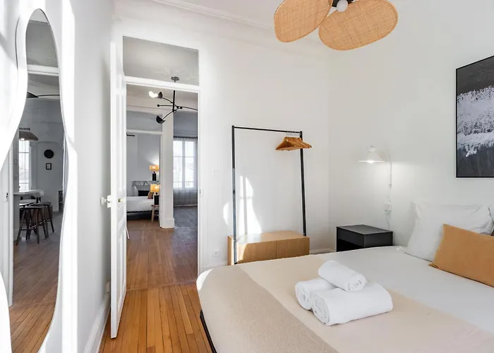 Le De Medreville * *